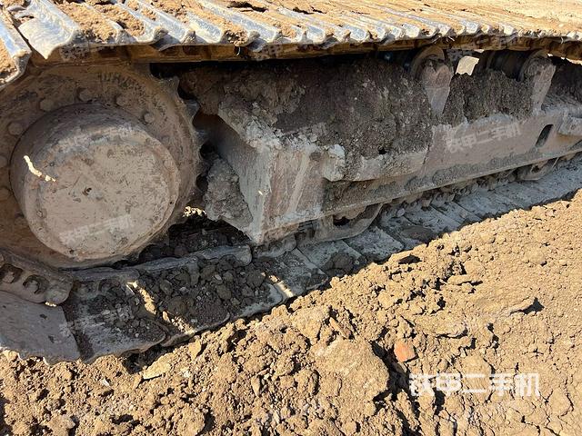 单侧履带整体(整机外观) 单侧履带整体(整机外观)