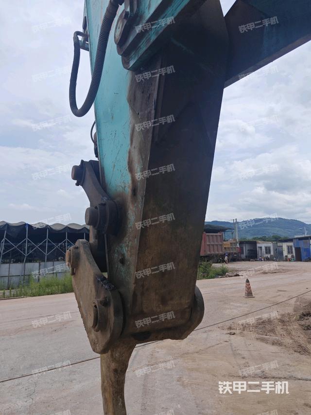 小臂整体左后(工作和回转装置) 小臂整体左后(工作和回转装置)