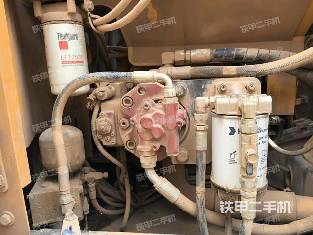 液压泵舱室正面整体(整机外观) 液压泵舱室正面整体(整机外观)