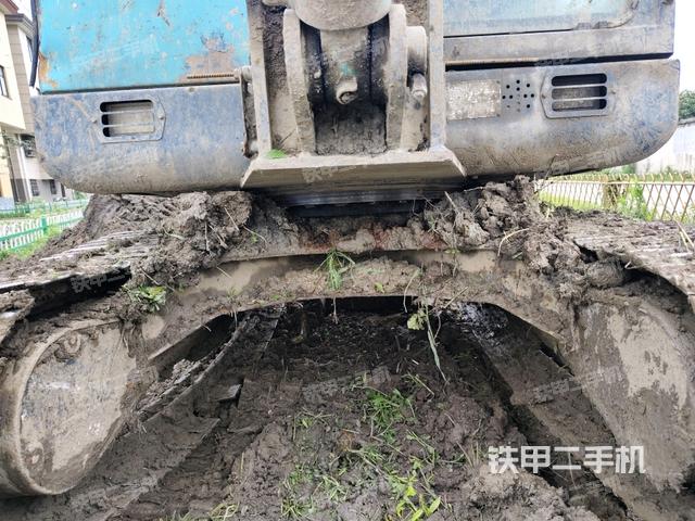 转盘和下车架正前(工作和回转装置) 转盘和下车架正前(工作和回转装置)