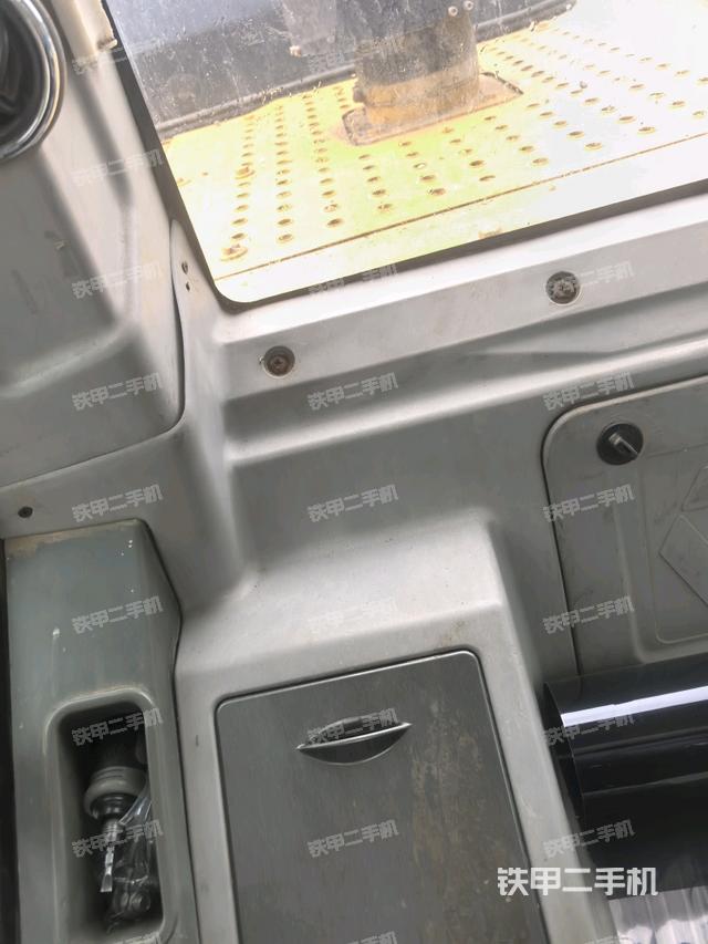 后窗玻璃角标(驾驶室部分) 后窗玻璃角标(驾驶室部分)