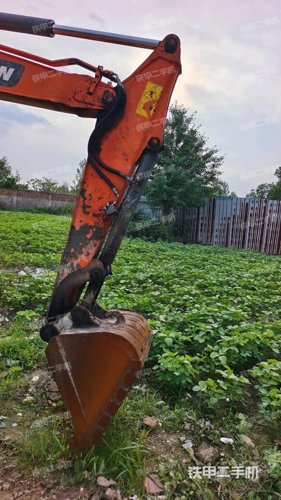 小臂整体右前(工作和回转装置) 小臂整体右前(工作和回转装置)