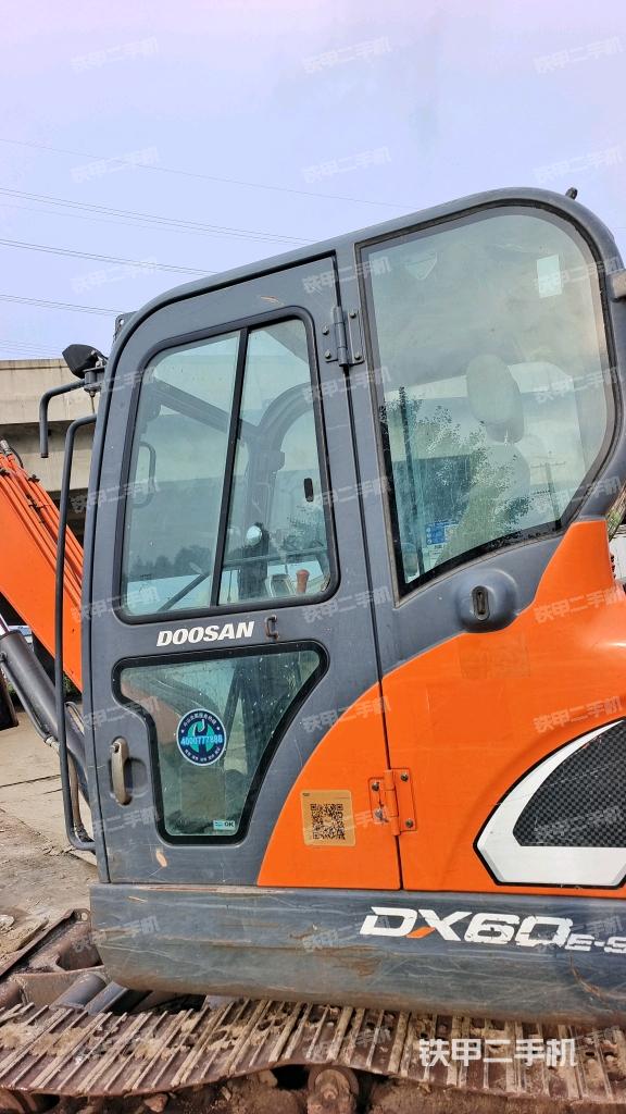 驾驶室正侧(驾驶室部分)  驾驶室正侧(驾驶室部分)