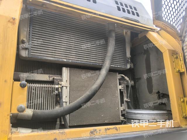 散热器正面(大件舱室) 散热器正面(大件舱室)