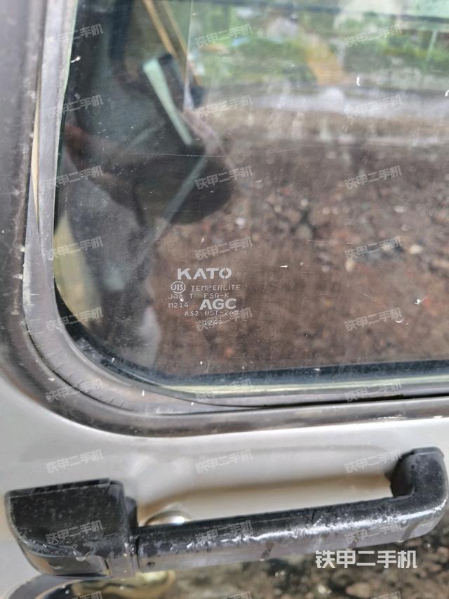 行走控制手柄和踏板 俯拍（驾驶室部分）