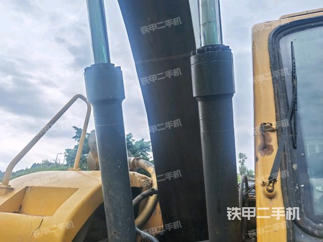 转盘和下车架正前(工作和回转装置) 转盘和下车架正前(工作和回转装置)