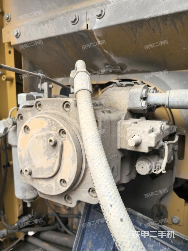 液壓泵艙室正面整體（整機(jī)外觀）