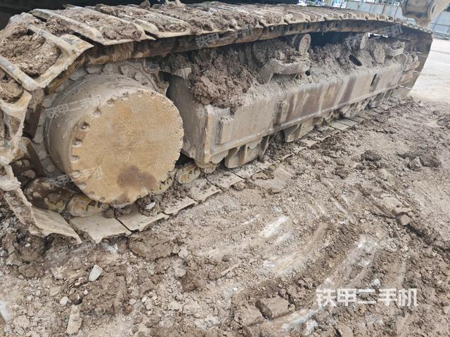 右侧履带整体(行走机构) 右侧履带整体(行走机构)