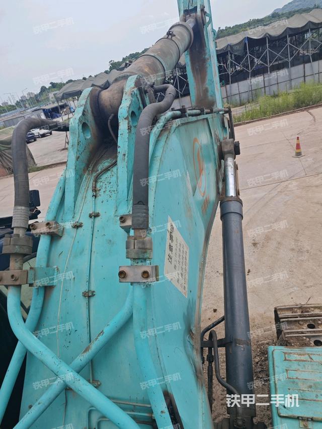 大臂背部俯视(工作和回转装置) 大臂背部俯视(工作和回转装置)