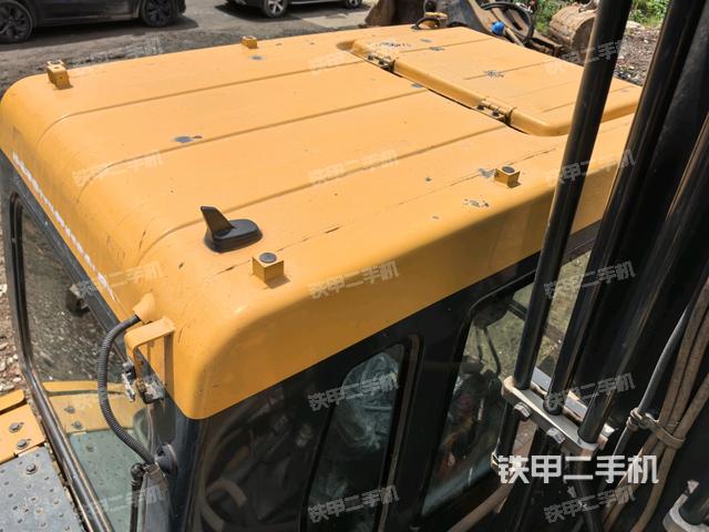 驾驶室顶部(整机外观) 驾驶室顶部(整机外观)