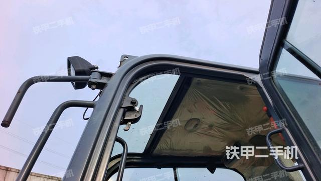 顶棚整体(驾驶室部分) 顶棚整体(驾驶室部分)