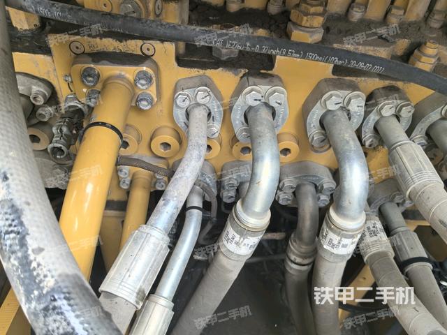 回轉(zhuǎn)馬達(dá)和主控閥（整機(jī)外觀）