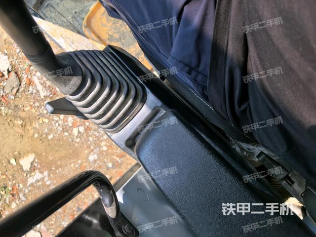 座椅左侧控制台/音响/含左手柄(驾驶室部分) 座椅左侧控制台/音响/含左手柄(驾驶室部分)