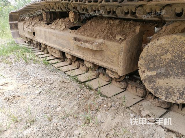 单侧履带整体(整机外观) 单侧履带整体(整机外观)