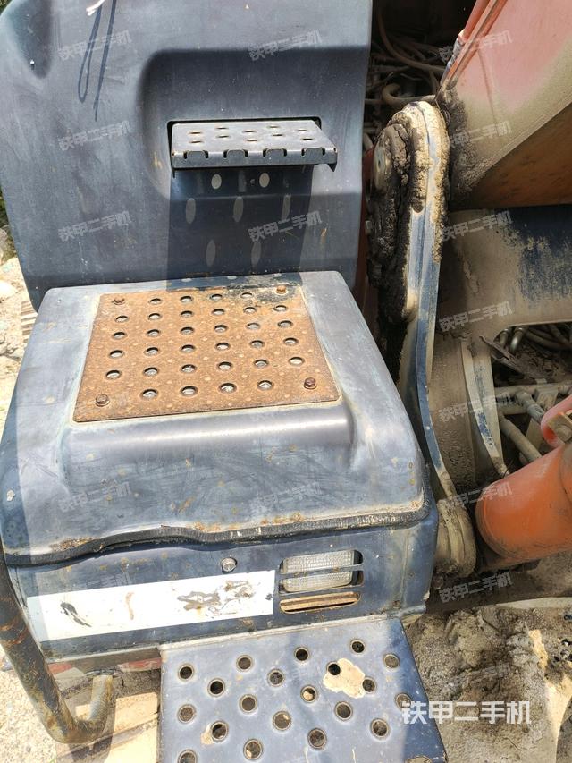 大臂根部 斜视(工作和回转装置) 大臂根部 斜视(工作和回转装置)