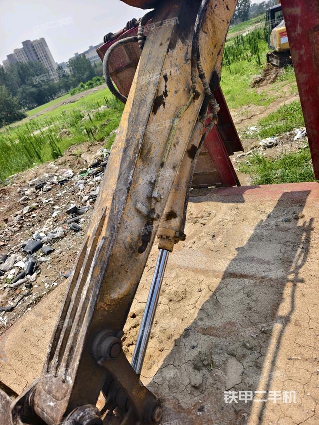 小臂整体左后(工作和回转装置) 小臂整体左后(工作和回转装置)