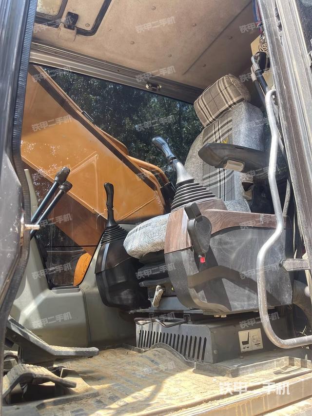 驾驶室整体(整机外观) 驾驶室整体(整机外观)