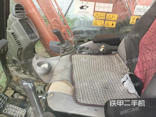 驾驶室整体(整机外观) 驾驶室整体(整机外观)