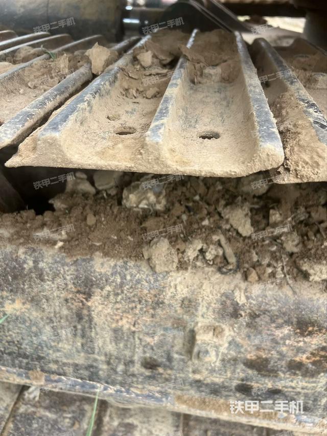 单侧履带整体(整机外观) 单侧履带整体(整机外观)