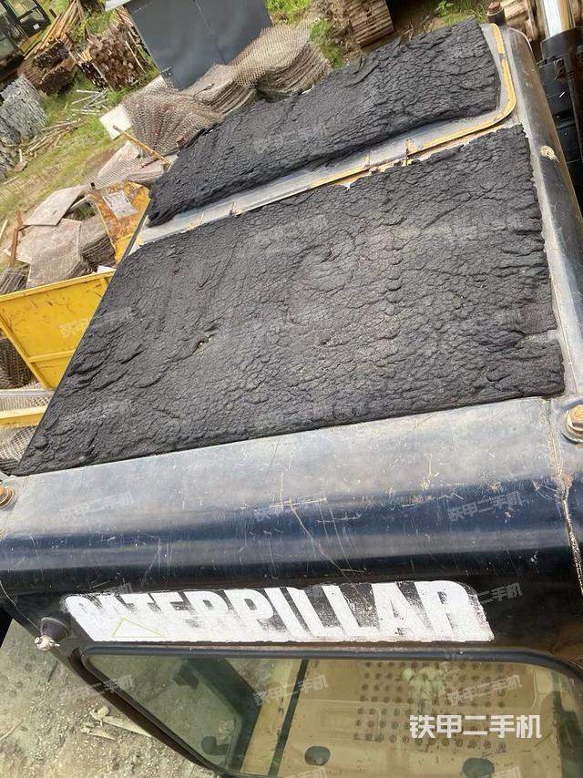 驾驶室顶部(整机外观) 驾驶室顶部(整机外观)