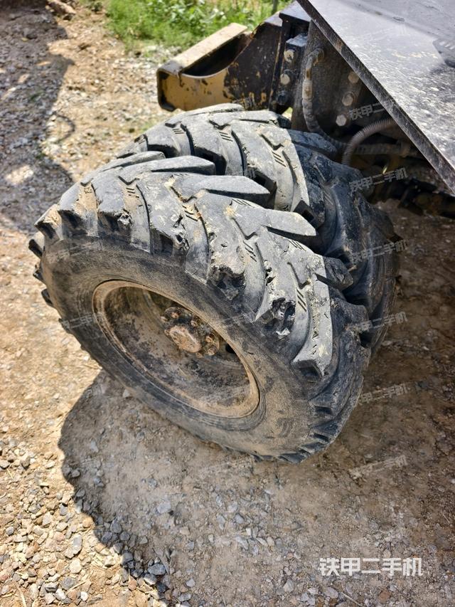 左导向轮(行走机构) 左导向轮(行走机构)