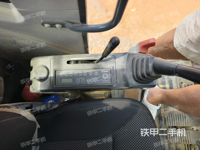 座椅左側(cè)控制臺/音響/含左手柄（駕駛室部分）