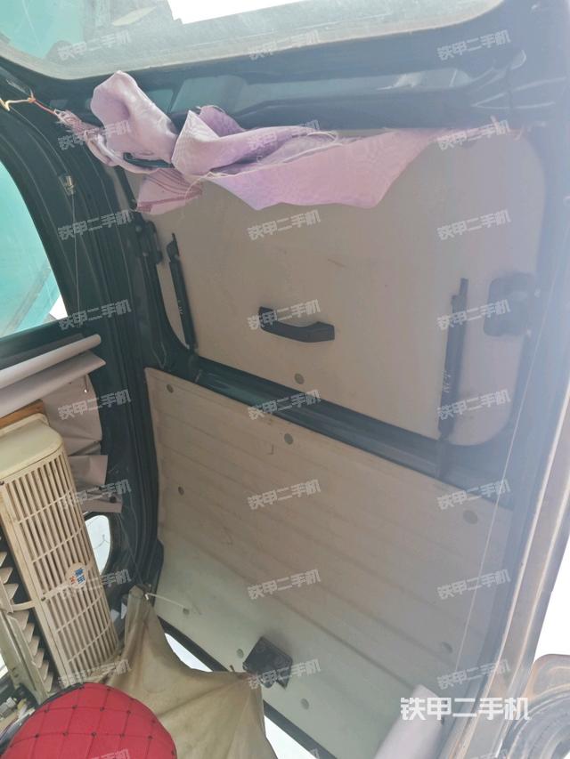 顶棚整体(驾驶室部分) 顶棚整体(驾驶室部分)