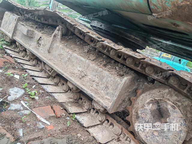 单侧履带整体(整机外观) 单侧履带整体(整机外观)
