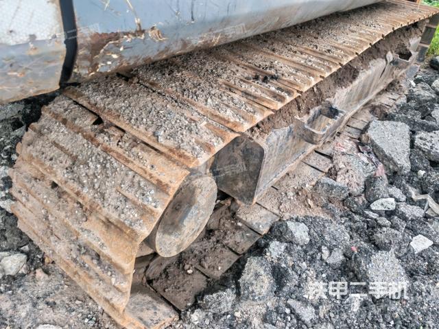 右侧履带整体(行走机构) 右侧履带整体(行走机构)