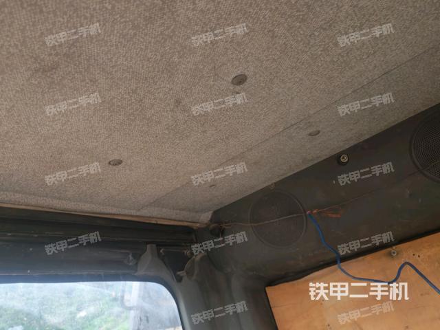 左后方玻璃角標（駕駛室部分）