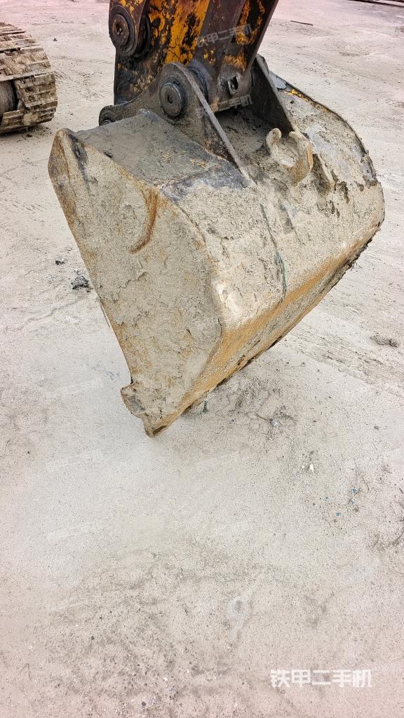 铲斗45度(工作和回转装置) 铲斗45度(工作和回转装置)