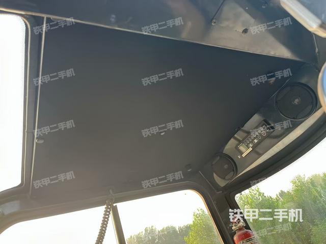 驾驶室顶部(整机外观) 驾驶室顶部(整机外观)