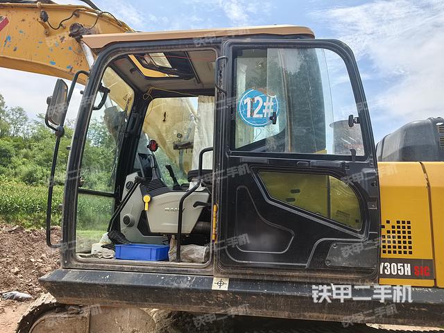 驾驶室整体(整机外观) 驾驶室整体(整机外观)