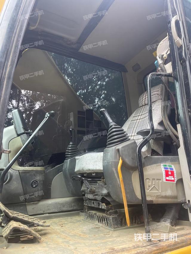 驾驶室整体(整机外观) 驾驶室整体(整机外观)