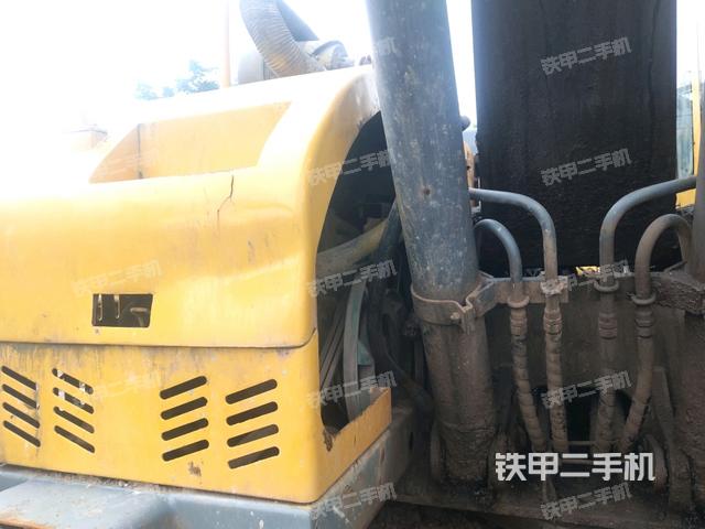 小臂整体右前(工作和回转装置) 小臂整体右前(工作和回转装置)