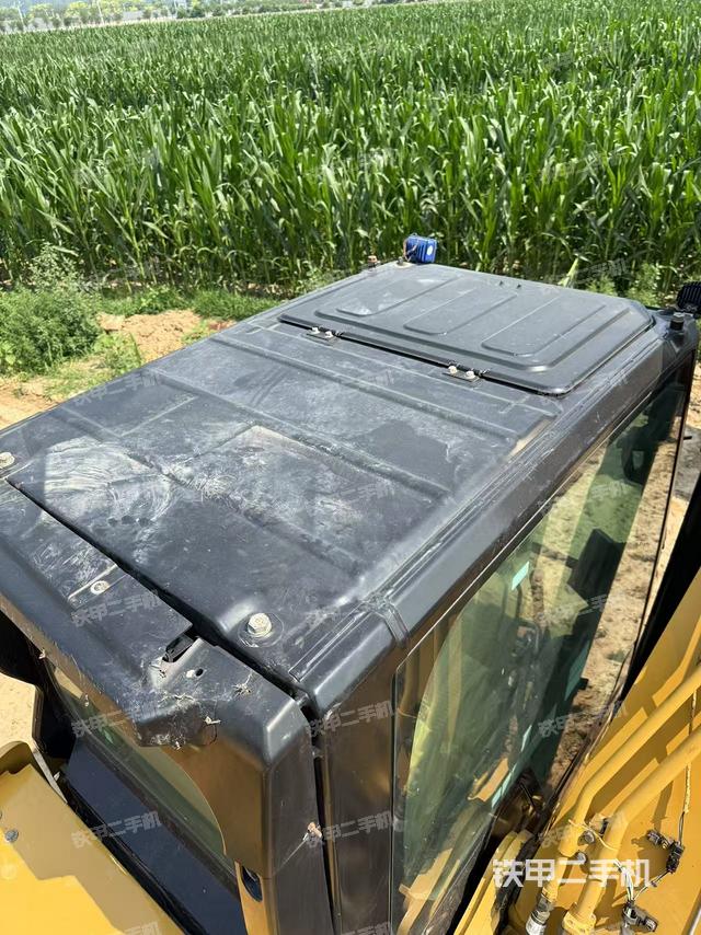 驾驶室顶部(整机外观) 驾驶室顶部(整机外观)