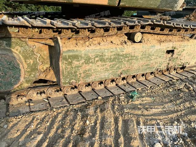 单侧履带整体(整机外观) 单侧履带整体(整机外观)