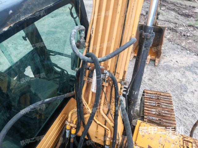 大臂背部俯視（工作和回轉(zhuǎn)裝置）