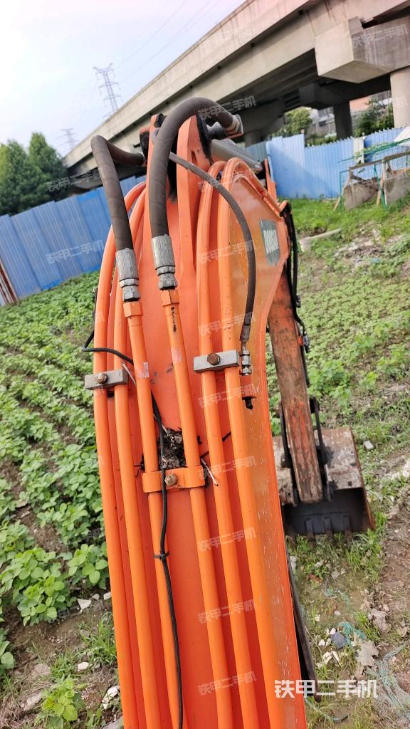 大臂背部俯视(工作和回转装置) 大臂背部俯视(工作和回转装置)