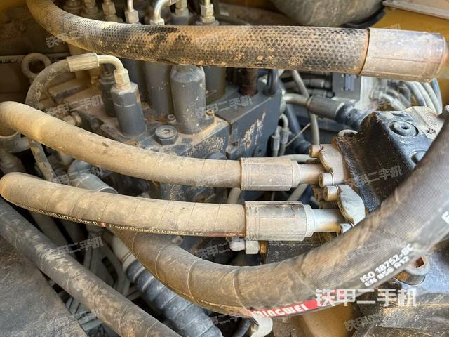 回转马达和主控阀（整机外观）