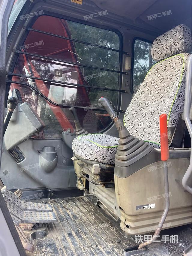 驾驶室整体(整机外观) 驾驶室整体(整机外观)