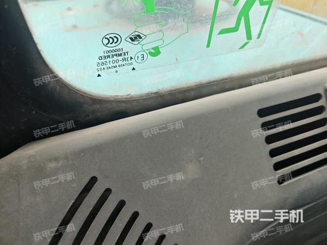 后窗玻璃角标(驾驶室部分) 后窗玻璃角标(驾驶室部分)