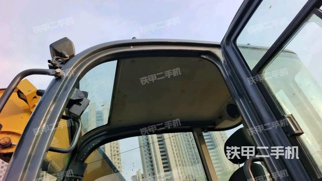 顶棚整体(驾驶室部分) 顶棚整体(驾驶室部分)