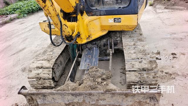 转盘和下车架正前(工作和回转装置) 转盘和下车架正前(工作和回转装置)