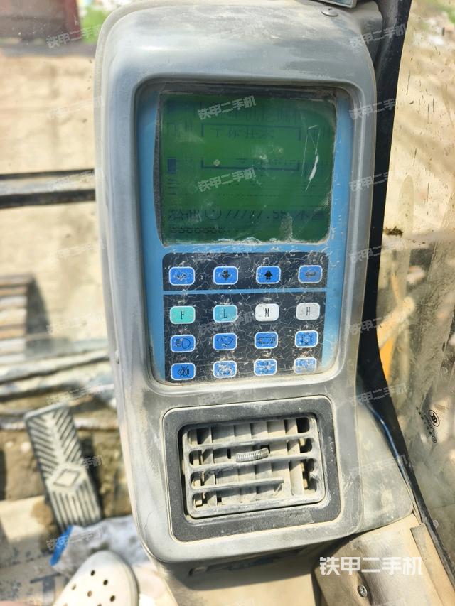 显示屏 (驾驶室部分) 显示屏 (驾驶室部分)