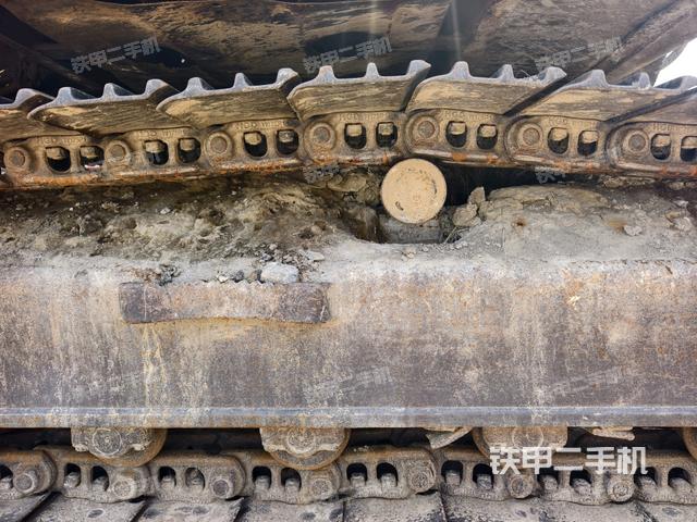 右侧履带整体(行走机构) 右侧履带整体(行走机构)