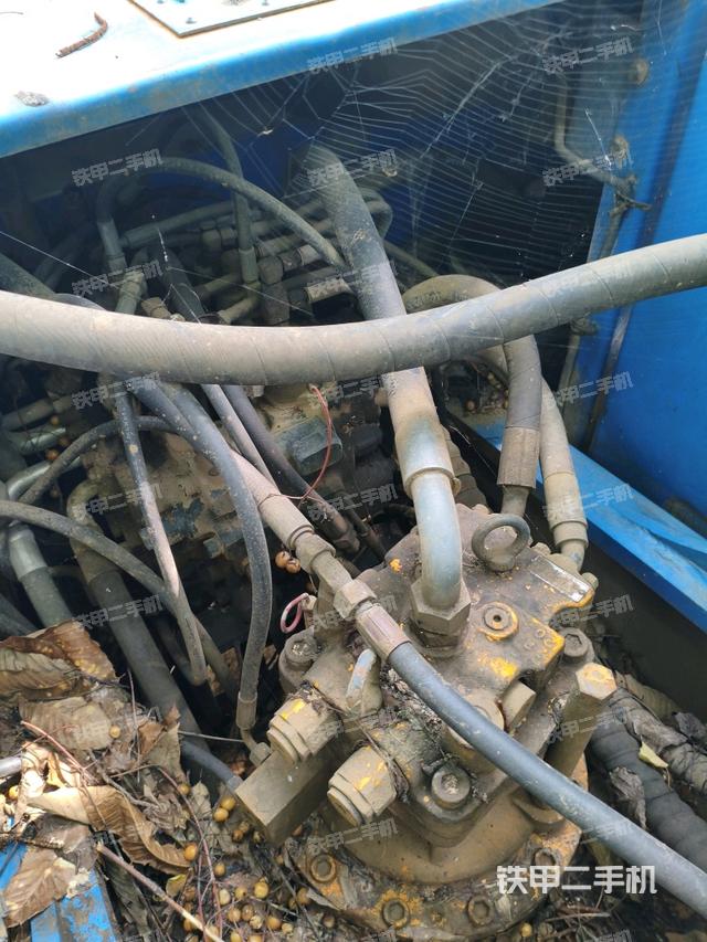 回转马达和主控阀（整机外观）