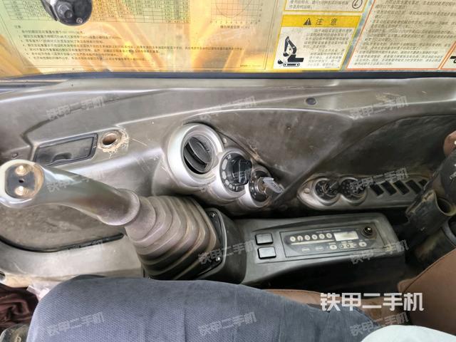 座椅左侧控制台/音响/含左手柄（驾驶室部分）