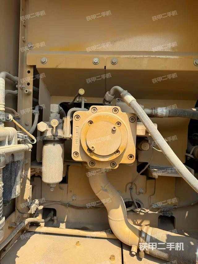 液压泵舱室正面整体(整机外观) 液压泵舱室正面整体(整机外观)