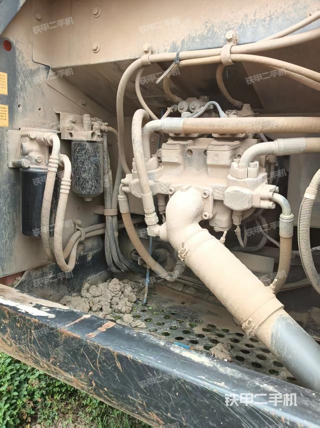 液压泵舱室正面整体(整机外观) 液压泵舱室正面整体(整机外观)